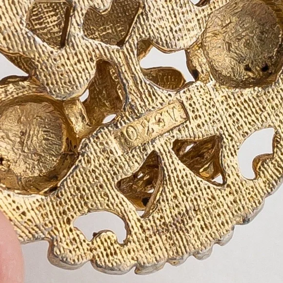 Vintage Sphinx Brooch Pin Red Poured Glass & Cabochon Rococo Baroque Style A530 - Picture 12 of 13